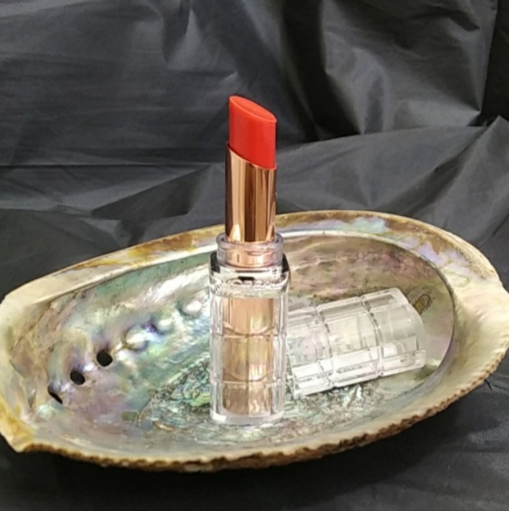 L'Oreal Colour Riche Plumping Lipstick Shade 102 Name Watermelon Plump